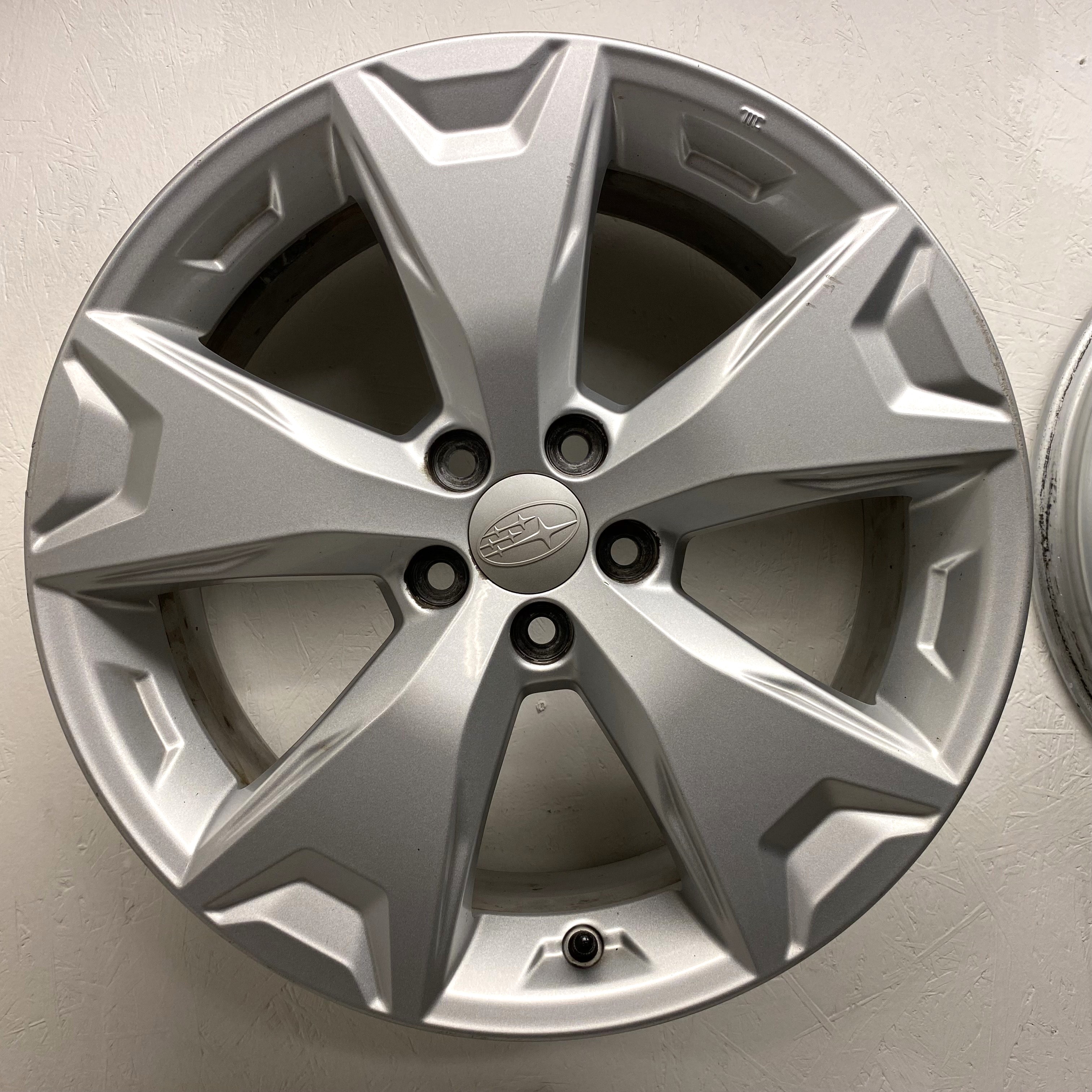 BEGAGNAT | 4 st | 17" ALUFÄLGAR SUBARU FORESTER TPMS S01701 | 5x100 7x17 ET48 56.1 - 8
