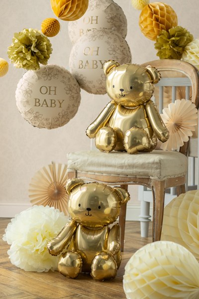 Guldfärgad nalleballong som dekoration till babyshower