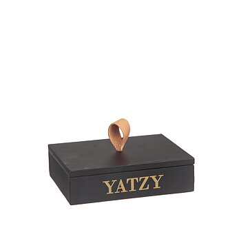 Trälåda svart ”Yatzy” inkl. block och tärningar  – Different Design