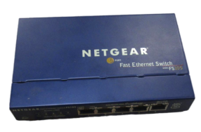 Netgear FS105, en trådad 5-portars Fast Ethernet-switch som används för att utöka ett trådat nätverk