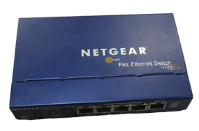 Netgear FS105, en trådad 5-portars Fast Ethernet-switch som används för att utöka ett trådat nätverk