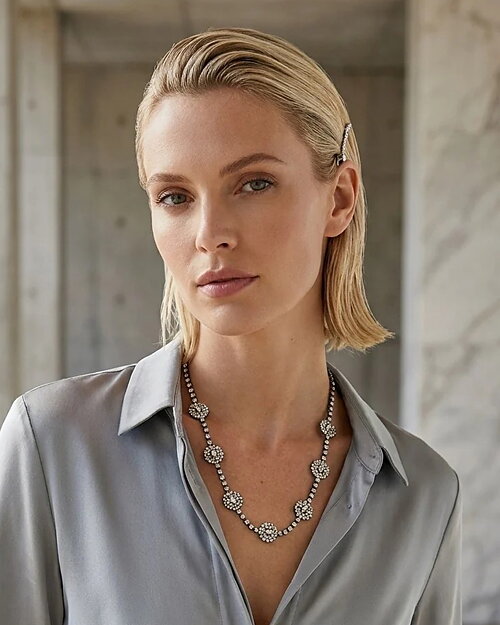 Halsband med strass i diamantdesign