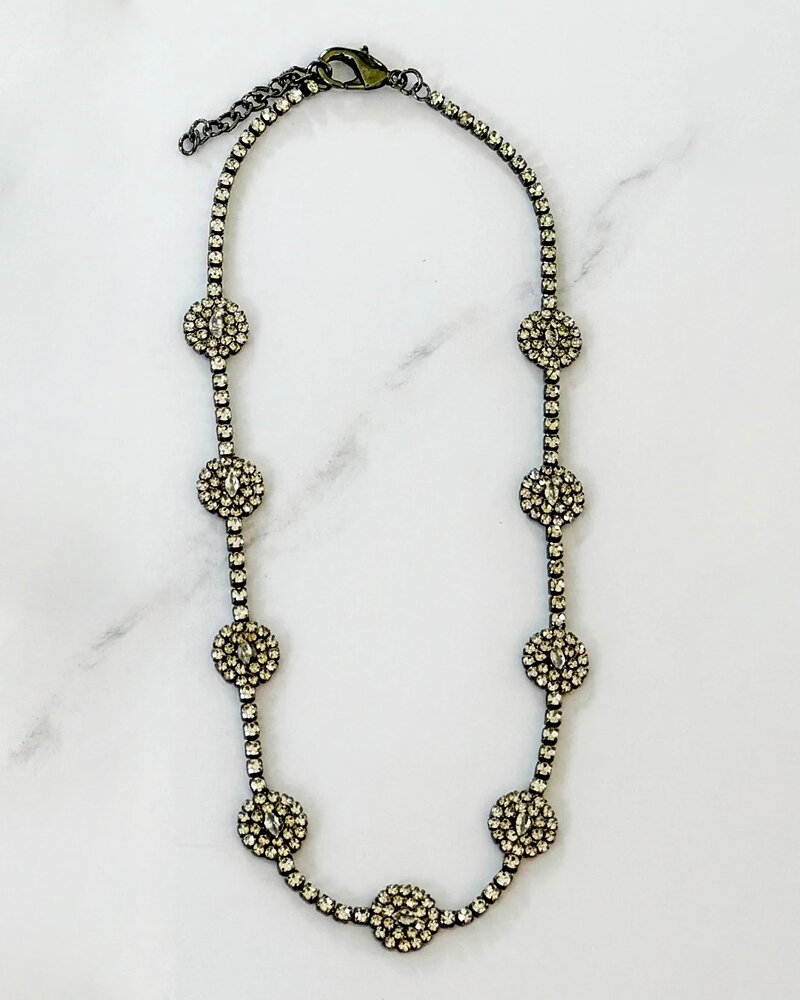 Halsband med strass i diamantdesign