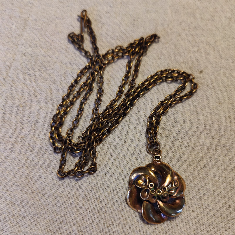 Lava halsband i brons