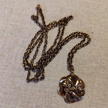 Lava halsband i brons