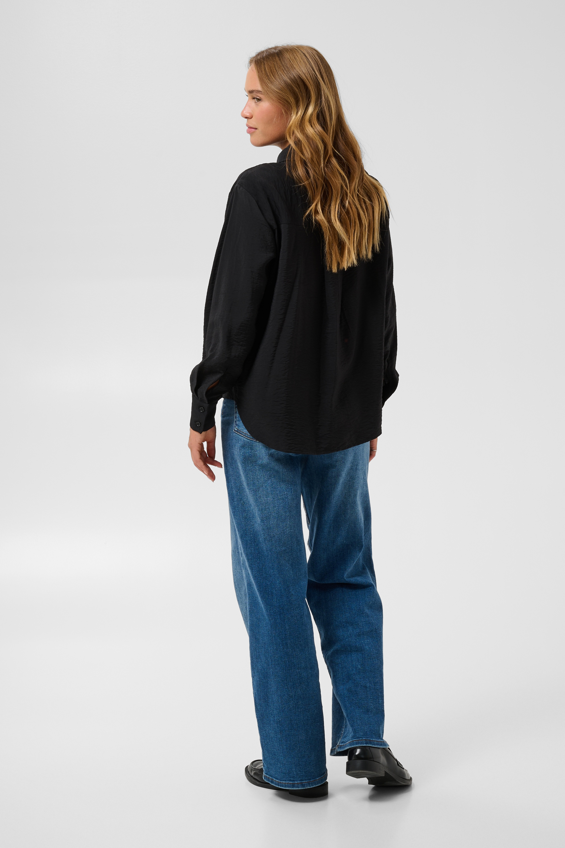 KAgilda Shirt Black Deep Svart skjortblus med avtagbart knyt - 4