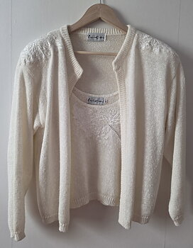 Stickat set, kofta och linne med paljetter, ca storlek M, Secondhand Wico