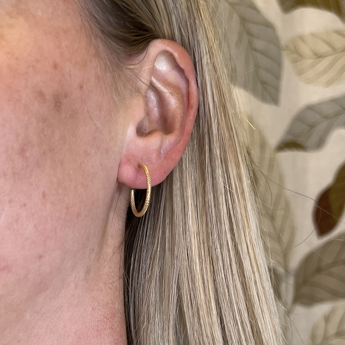 Gold Hoop Earrings with a Patterned Finish, 18k Gold, Vintage - 2