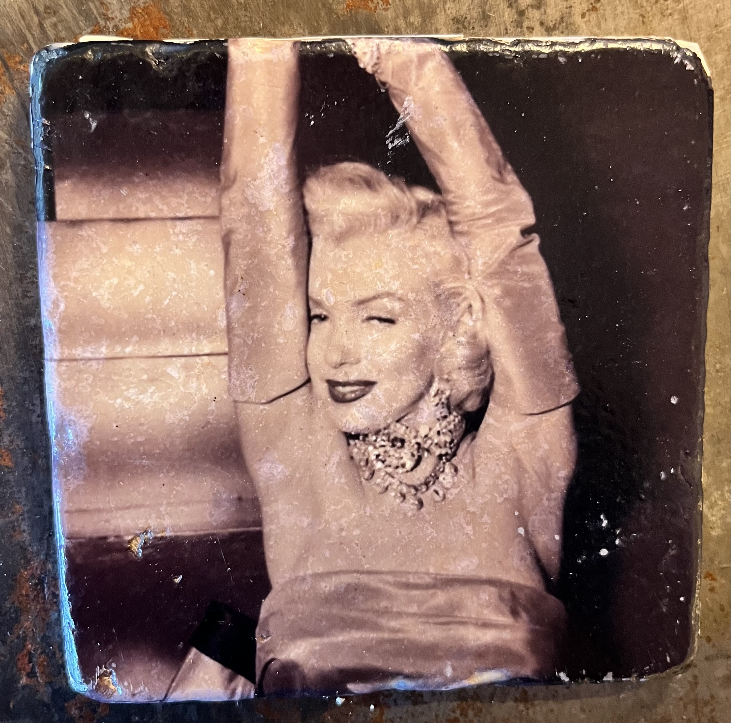 Glasunderlägg -  Marilyn Monroe - Diamonds Are a Girl’s Best Friend, svart-vit