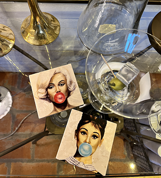 Glasunderlägg -  Marilyn Monroe med rosa tuggummibubbla