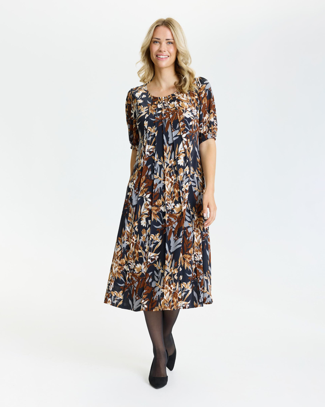 Klänning Lucette bladmönstrad beige/brun/grå/svart