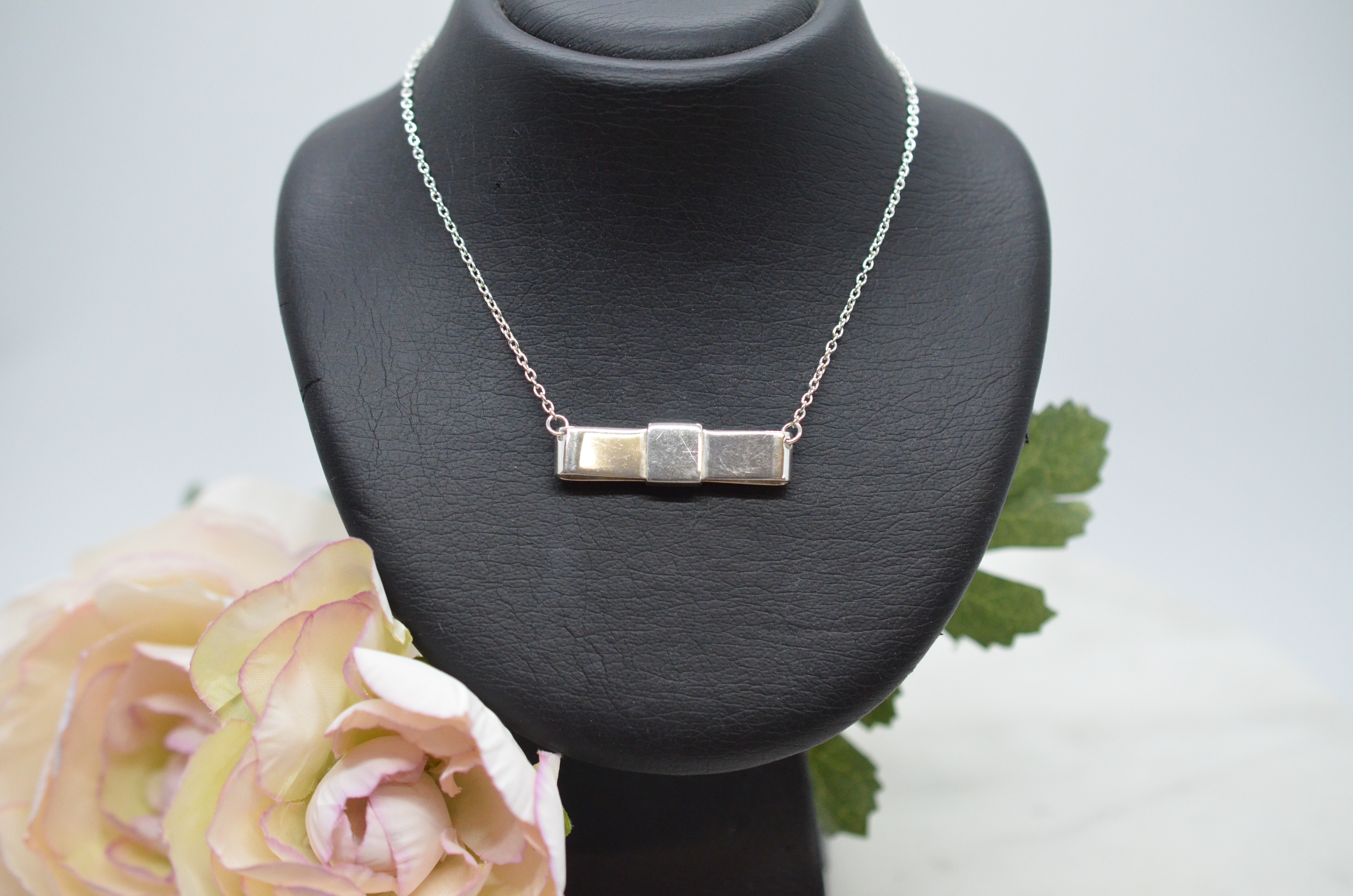 Second Hand Efva Attling silverhalsband "BOW WOW WOW"