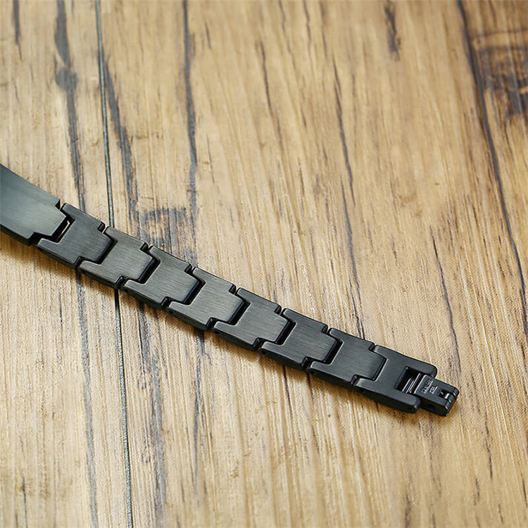 Personligt armbånd i sort/guld med indgravering, 22 cm – Rustfrit stål - 5