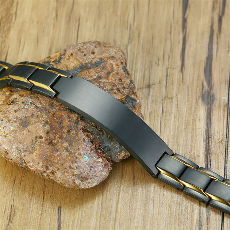 Personligt armbånd i sort/guld med indgravering, 22 cm – Rustfrit stål - 3