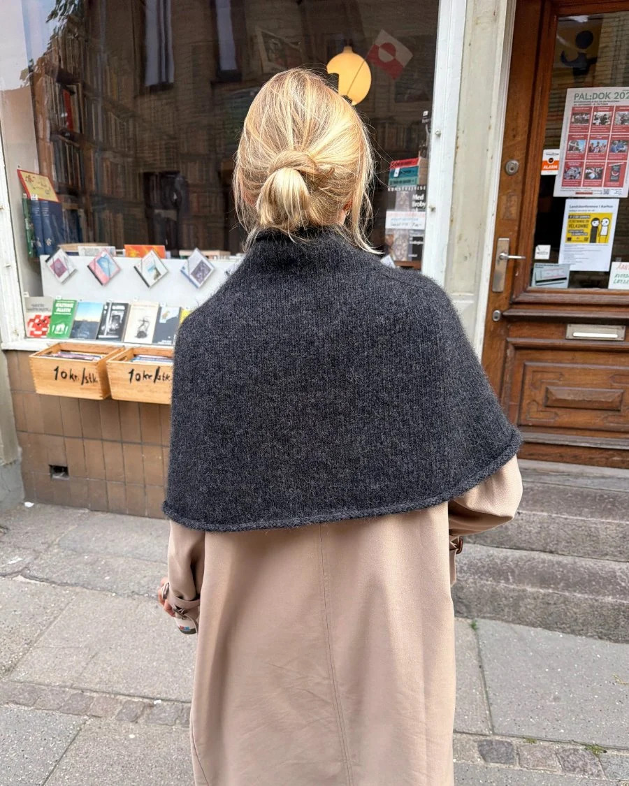 PetiteKnit Ivy Cape (16 m st 5) - 2