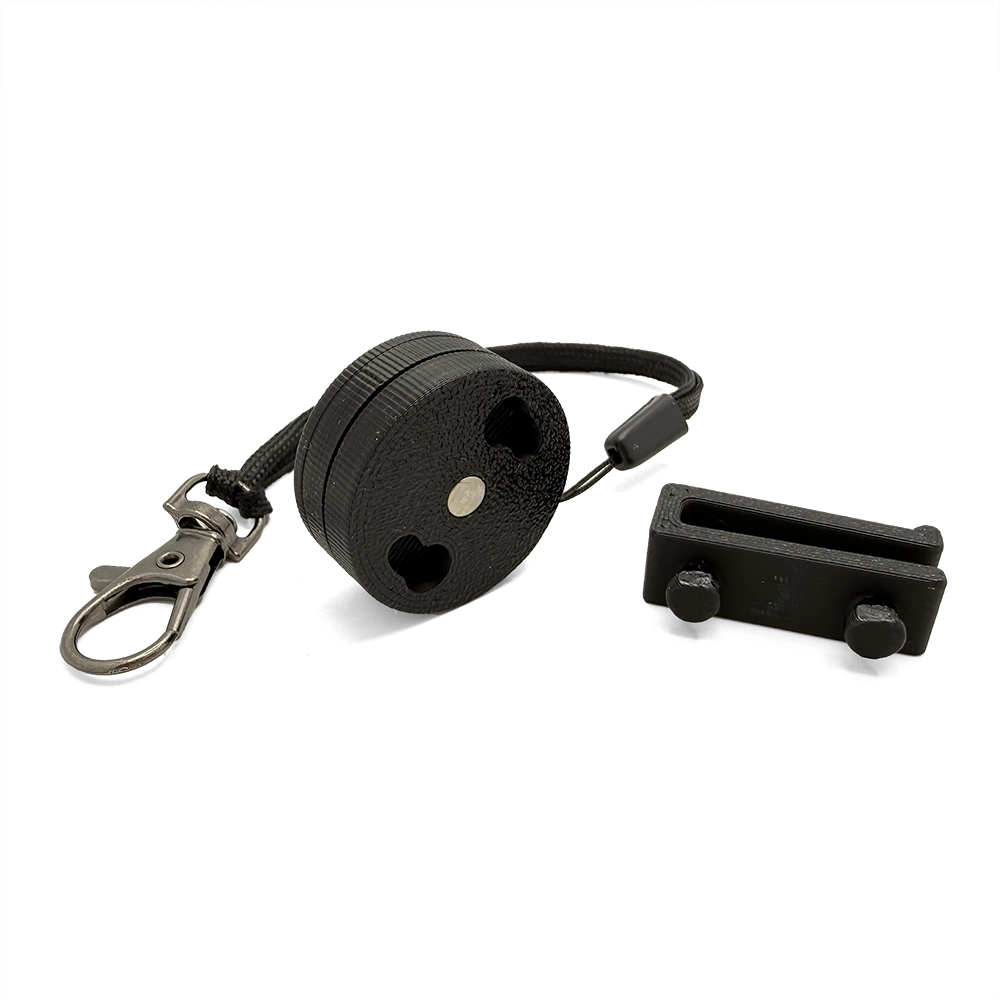 Round scent holder that can be attached in three different ways: with a magnet, with a clip, or by hanging it