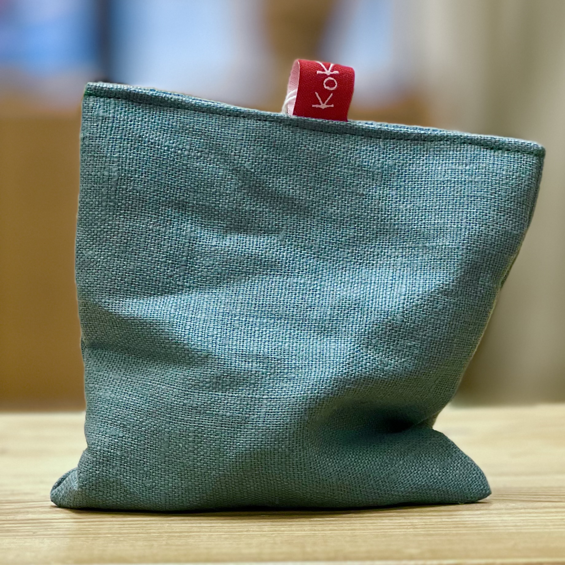 Handgjord sensorisk ärtpåse i linnetyg – Montessori-inspirerat material - Blå 