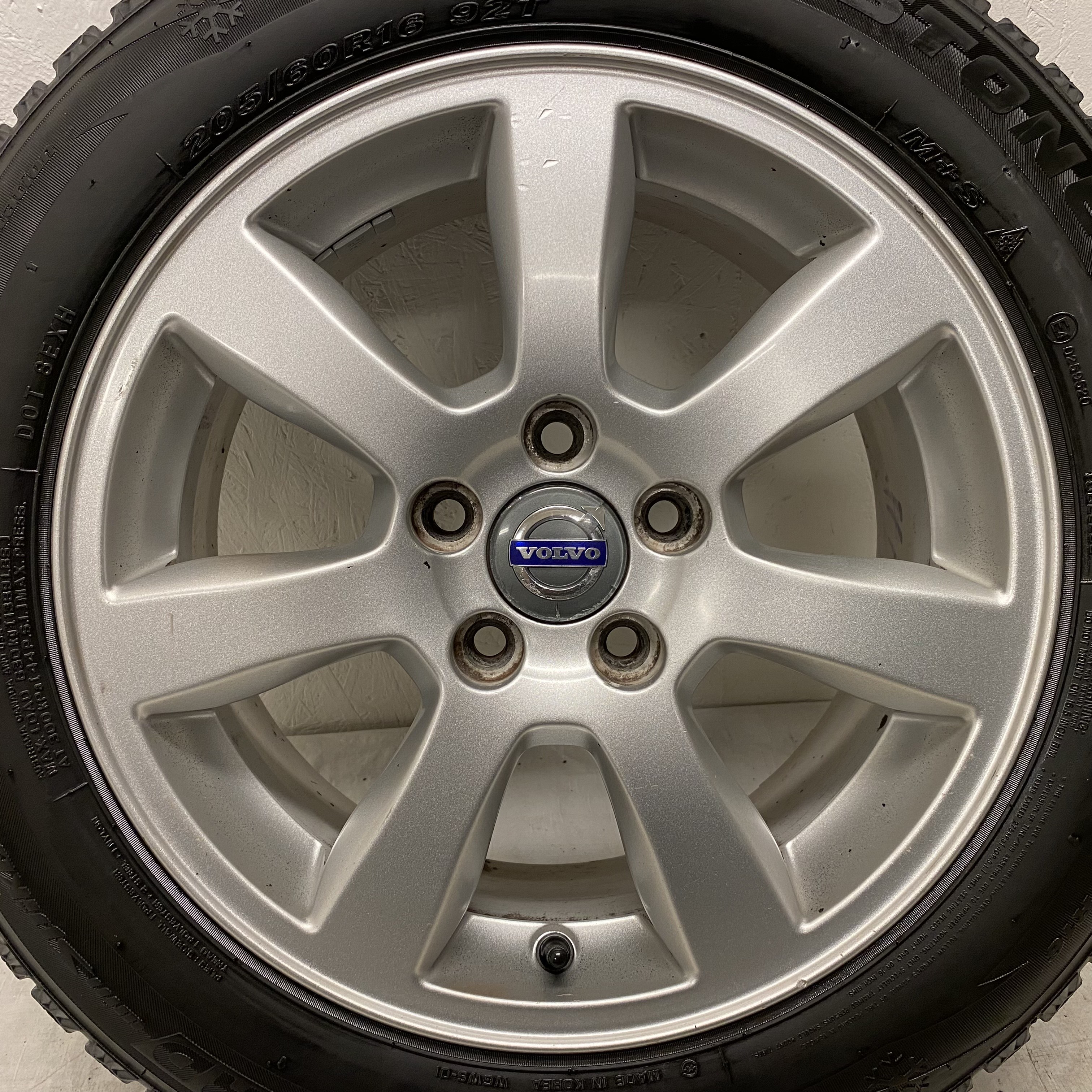 Kompletta Vinterhjul DUBB | 16" VOLVO 31200601 ODEN | 5x108 7x16 ET50 63.4 +  205/60 R16 92T Roadstone WinGuard Win Spike | V24-2016 | 8mm | 8mm | 7.5mm | 7.5mm - 8