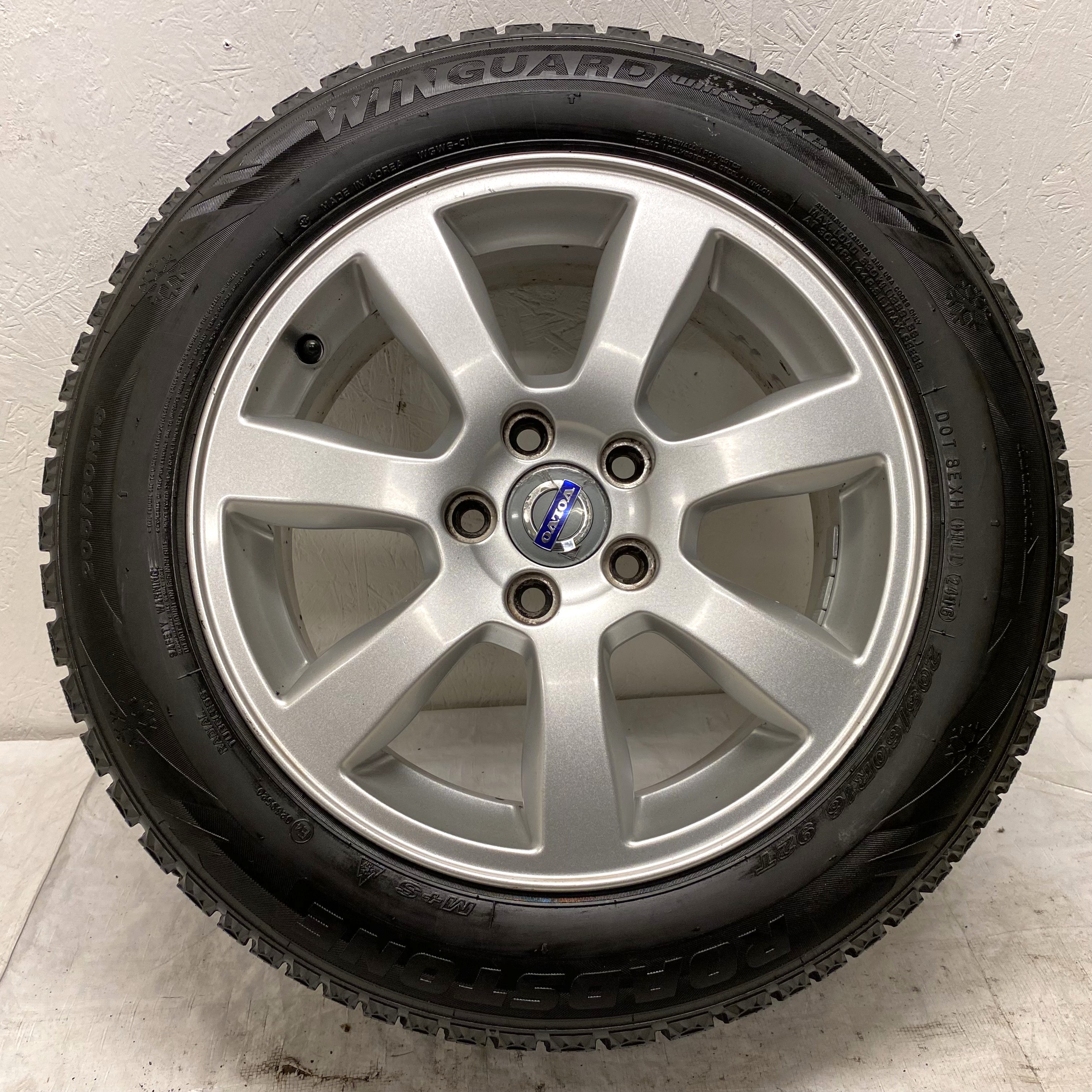 Kompletta Vinterhjul DUBB | 16" VOLVO 31200601 ODEN | 5x108 7x16 ET50 63.4 +  205/60 R16 92T Roadstone WinGuard Win Spike | V24-2016 | 8mm | 8mm | 7.5mm | 7.5mm - 9