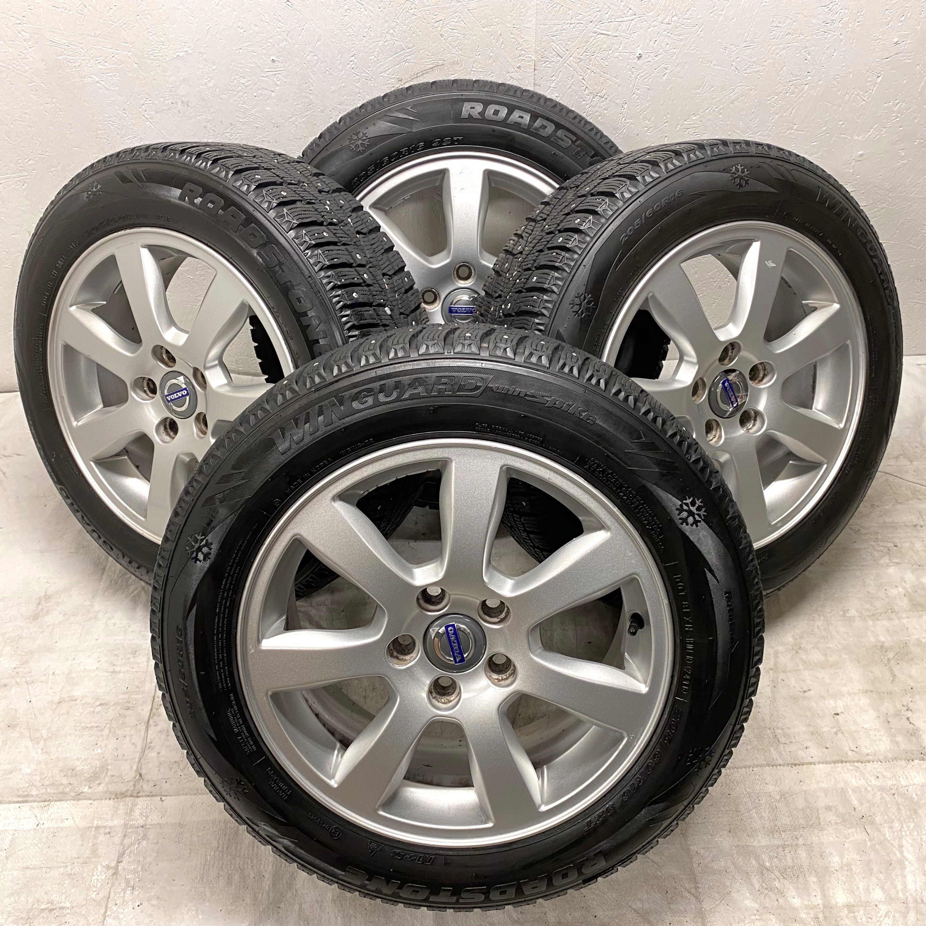 Kompletta Vinterhjul DUBB | 16" VOLVO 31200601 ODEN | 5x108 7x16 ET50 63.4 +  205/60 R16 92T Roadstone WinGuard Win Spike | V24-2016 | 8mm | 8mm | 7.5mm | 7.5mm