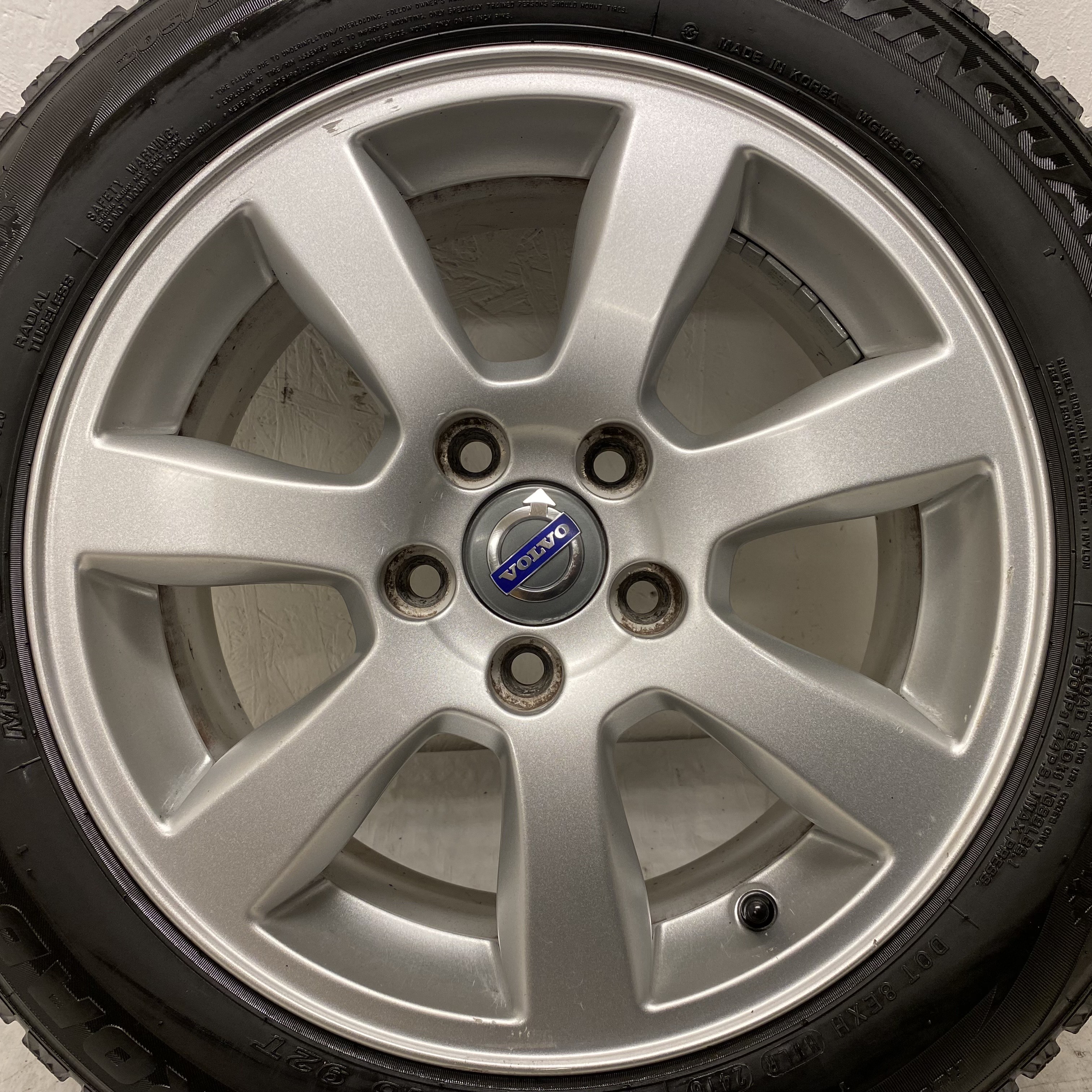 Kompletta Vinterhjul DUBB | 16" VOLVO 31200601 ODEN | 5x108 7x16 ET50 63.4 +  205/60 R16 92T Roadstone WinGuard Win Spike | V24-2016 | 8mm | 8mm | 7.5mm | 7.5mm - 14