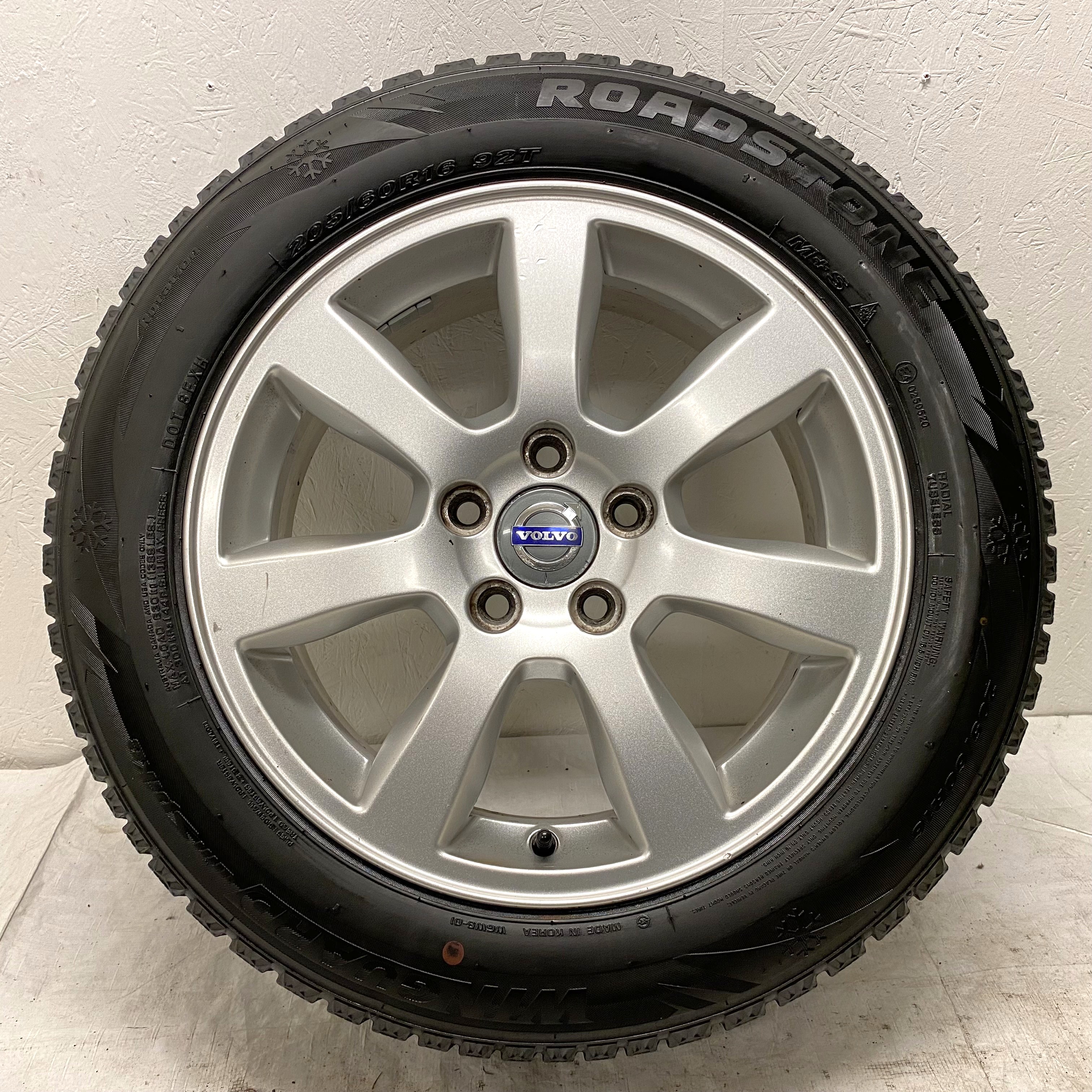 Kompletta Vinterhjul DUBB | 16" VOLVO 31200601 ODEN | 5x108 7x16 ET50 63.4 +  205/60 R16 92T Roadstone WinGuard Win Spike | V24-2016 | 8mm | 8mm | 7.5mm | 7.5mm - 7