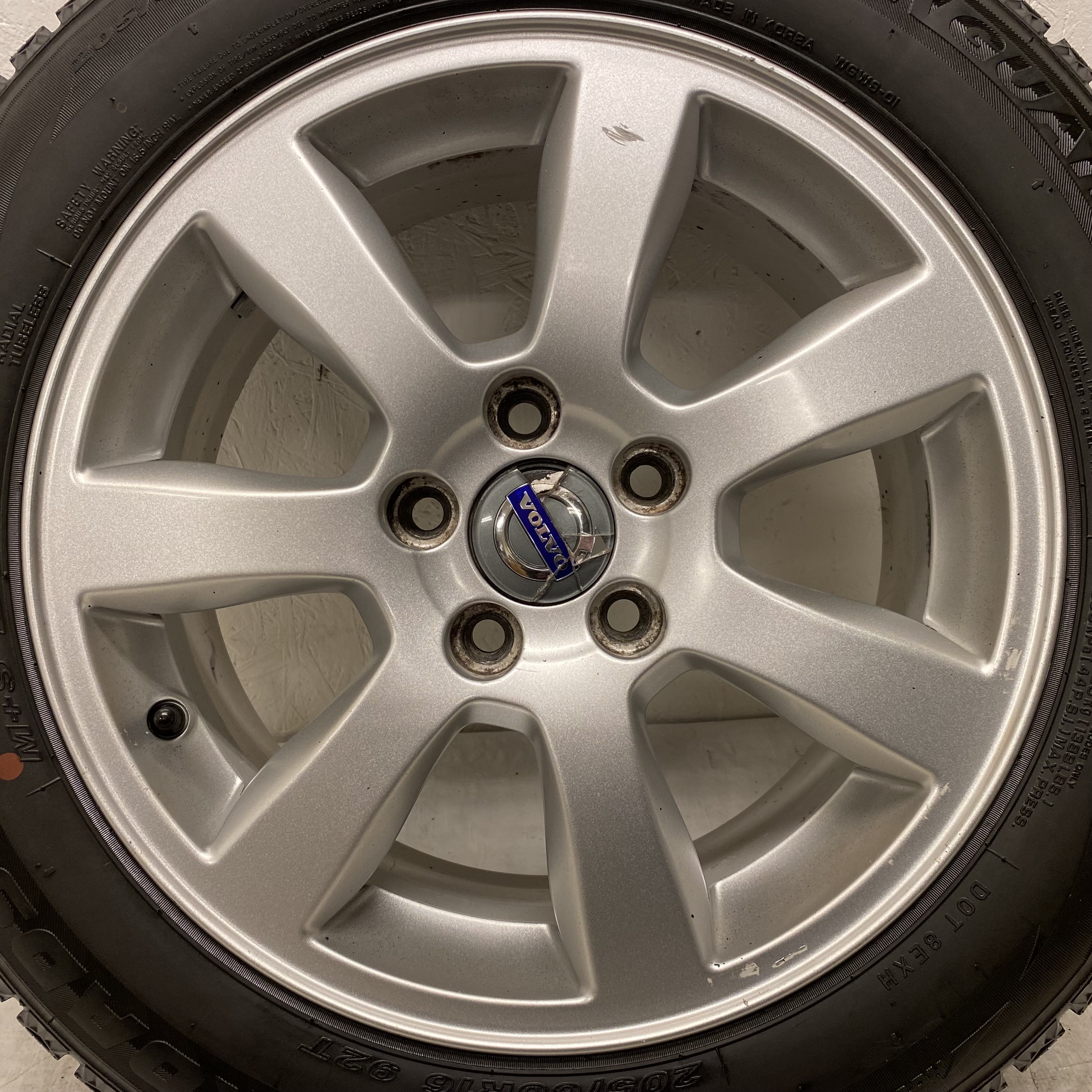 Kompletta Vinterhjul DUBB | 16" VOLVO 31200601 ODEN | 5x108 7x16 ET50 63.4 +  205/60 R16 92T Roadstone WinGuard Win Spike | V24-2016 | 8mm | 8mm | 7.5mm | 7.5mm - 12