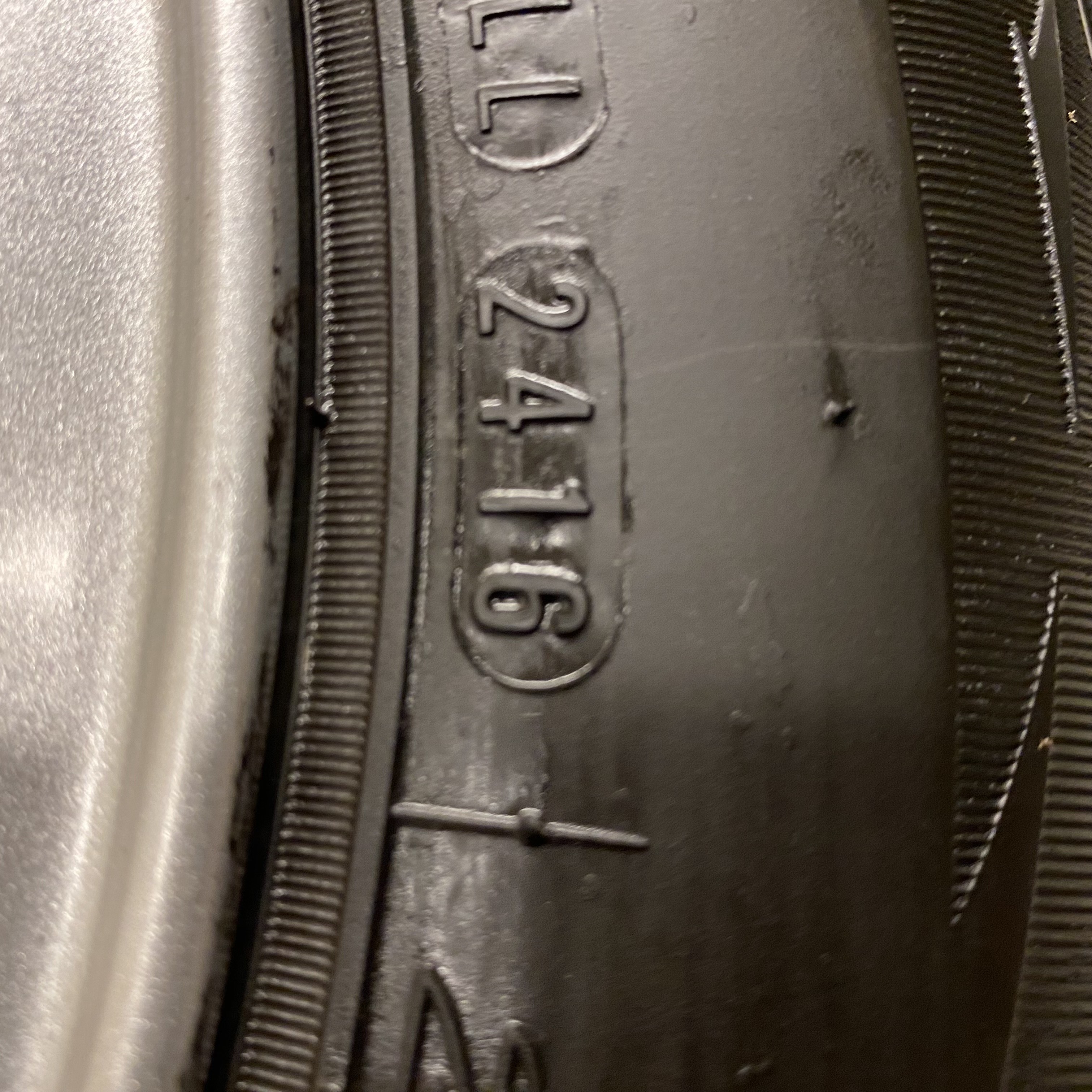 Kompletta Vinterhjul DUBB | 16" VOLVO 31200601 ODEN | 5x108 7x16 ET50 63.4 +  205/60 R16 92T Roadstone WinGuard Win Spike | V24-2016 | 8mm | 8mm | 7.5mm | 7.5mm - 15