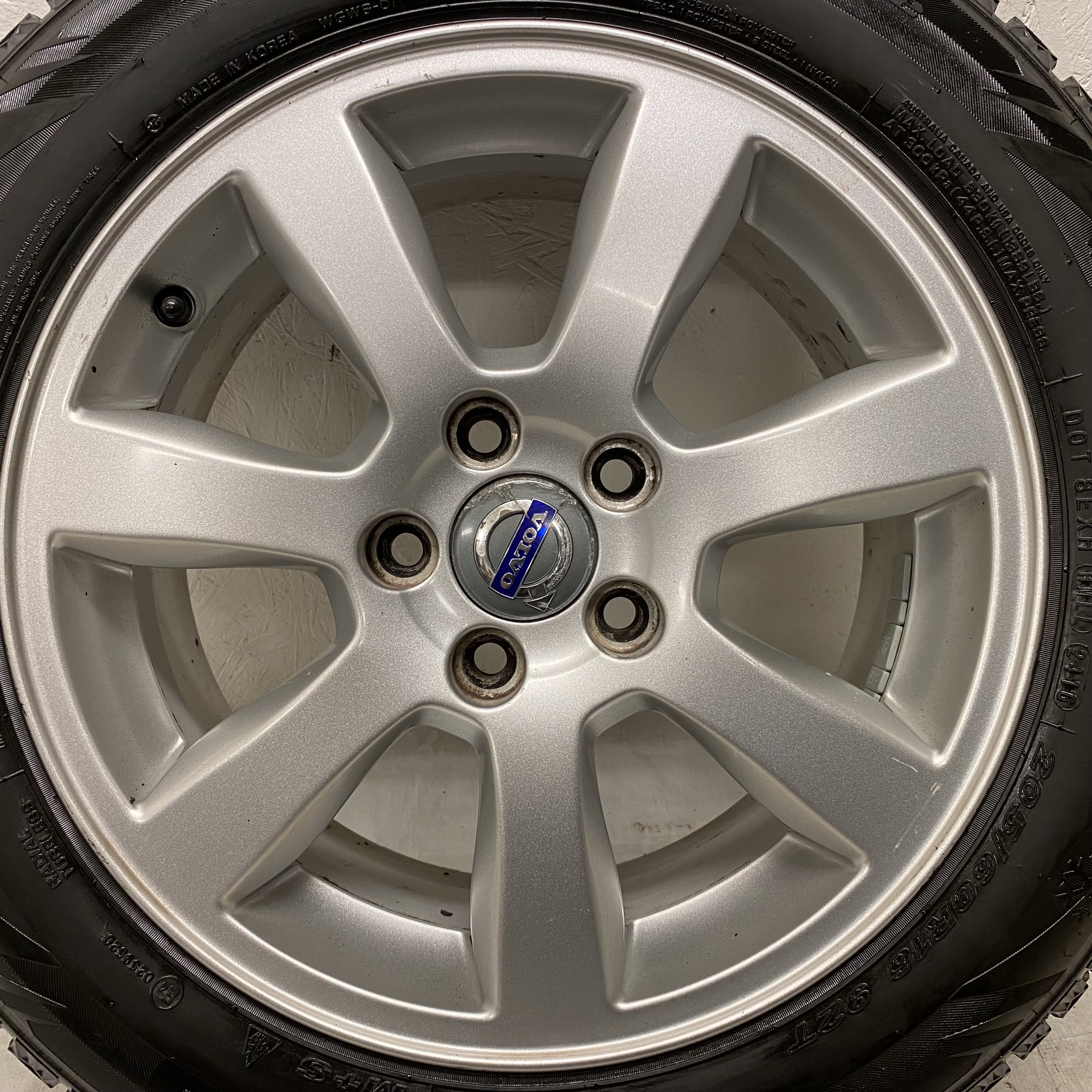 Kompletta Vinterhjul DUBB | 16" VOLVO 31200601 ODEN | 5x108 7x16 ET50 63.4 +  205/60 R16 92T Roadstone WinGuard Win Spike | V24-2016 | 8mm | 8mm | 7.5mm | 7.5mm - 10