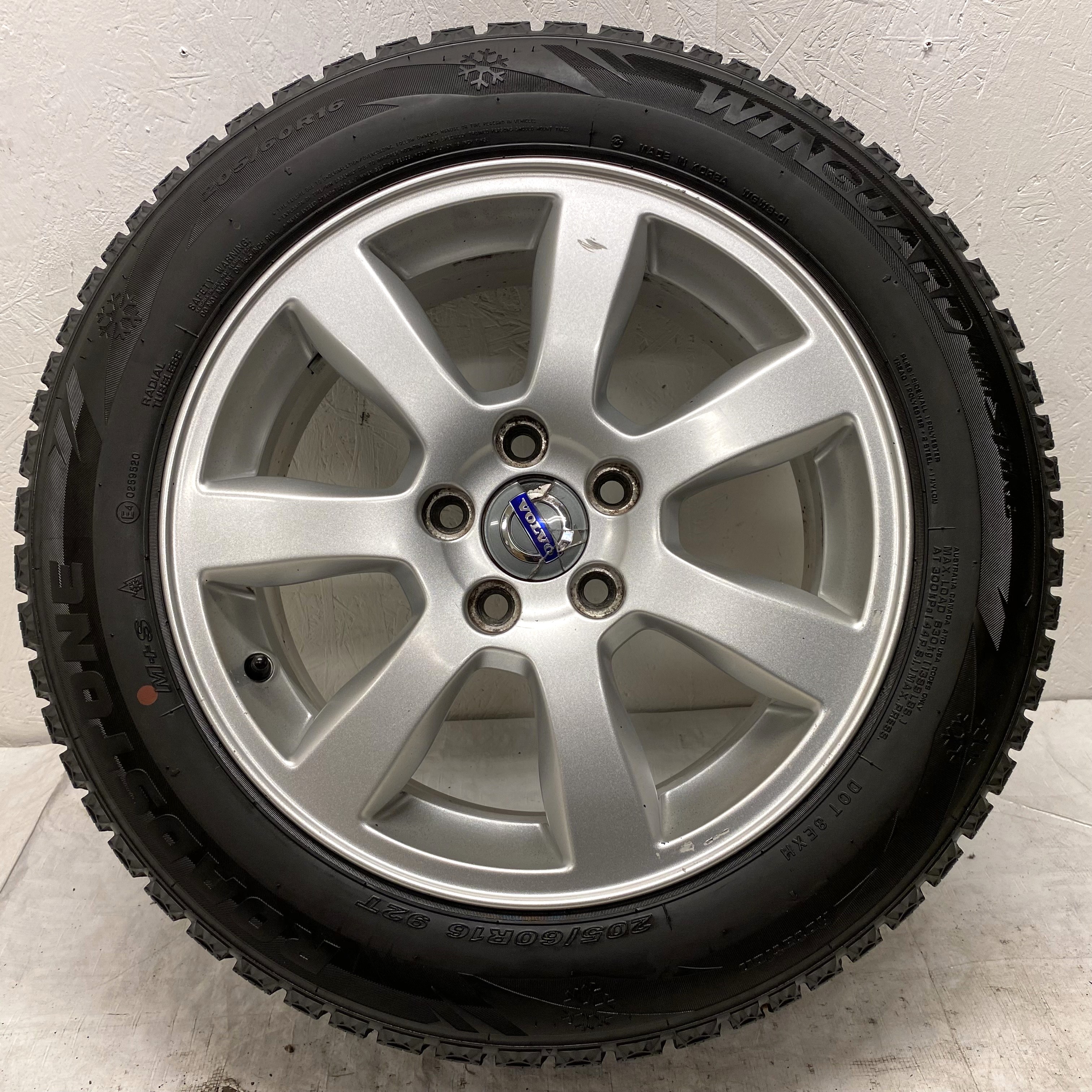 Kompletta Vinterhjul DUBB | 16" VOLVO 31200601 ODEN | 5x108 7x16 ET50 63.4 +  205/60 R16 92T Roadstone WinGuard Win Spike | V24-2016 | 8mm | 8mm | 7.5mm | 7.5mm - 11