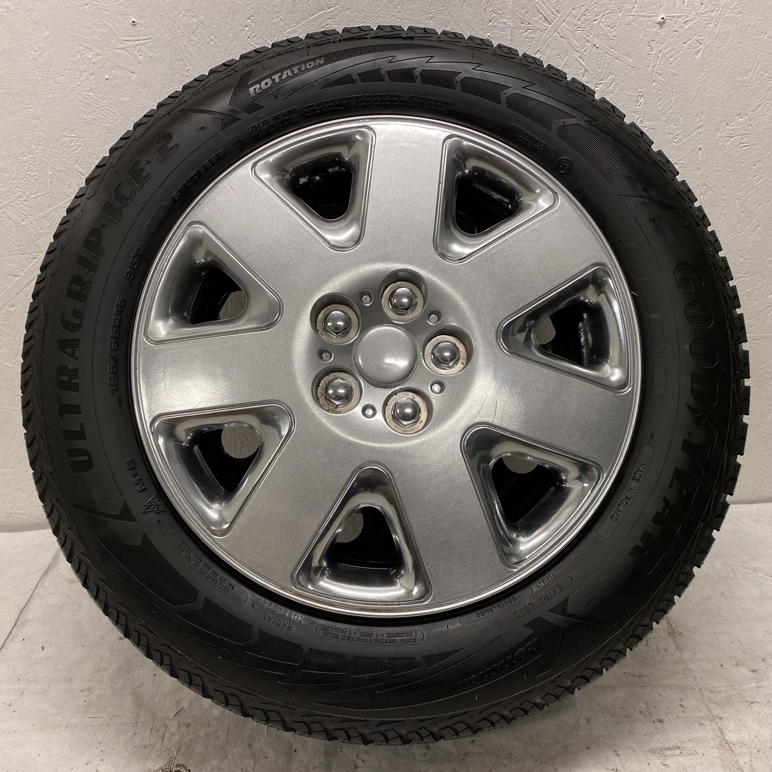 Kompletta Vinterhjul FRIKTION | 15" VOLVO 940 PLÅT 1387534 | 5x108 6x15 ET25 65.1 +  195/65 R15 95T Goodyear Ultra Grip Ice 2 | V38-2017 | 4.5mm | 4.5mm | 4mm | 4mm - 14