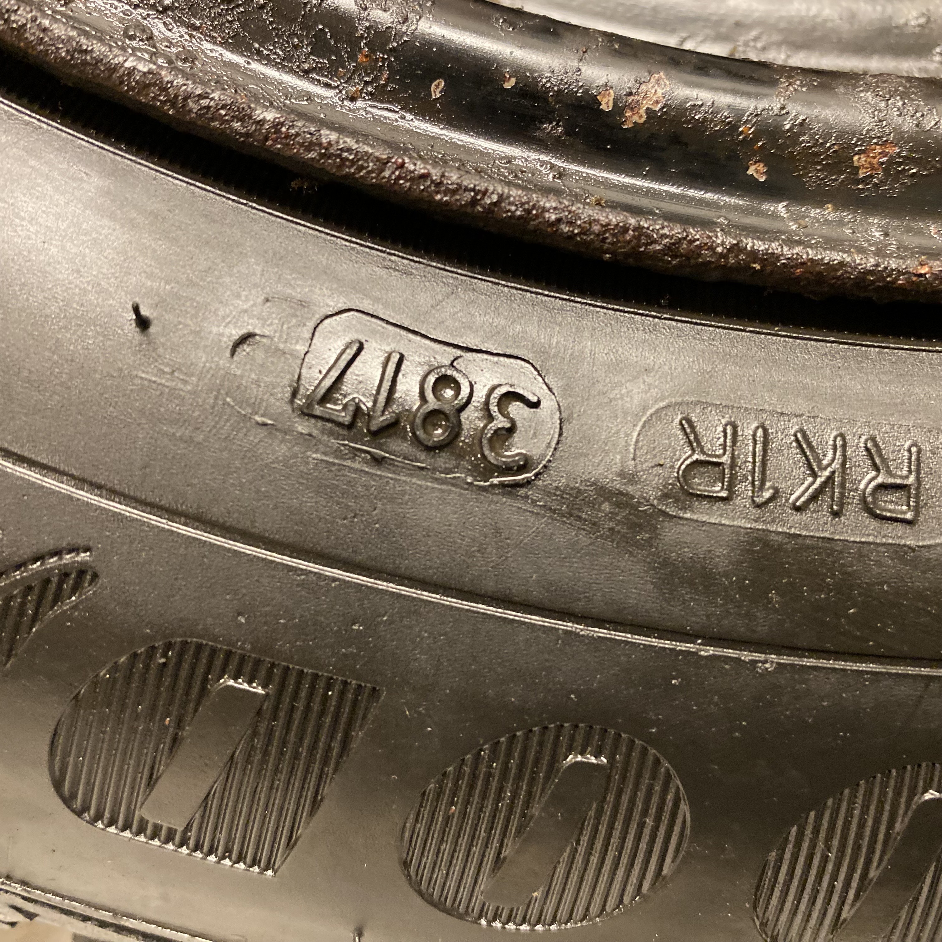 Kompletta Vinterhjul FRIKTION | 15" VOLVO 940 PLÅT 1387534 | 5x108 6x15 ET25 65.1 +  195/65 R15 95T Goodyear Ultra Grip Ice 2 | V38-2017 | 4.5mm | 4.5mm | 4mm | 4mm - 18