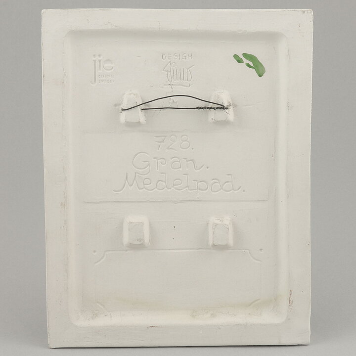 アイモ・ニェットボリ  白い陶板  オウシュウトウヒ  18cm  1980年代