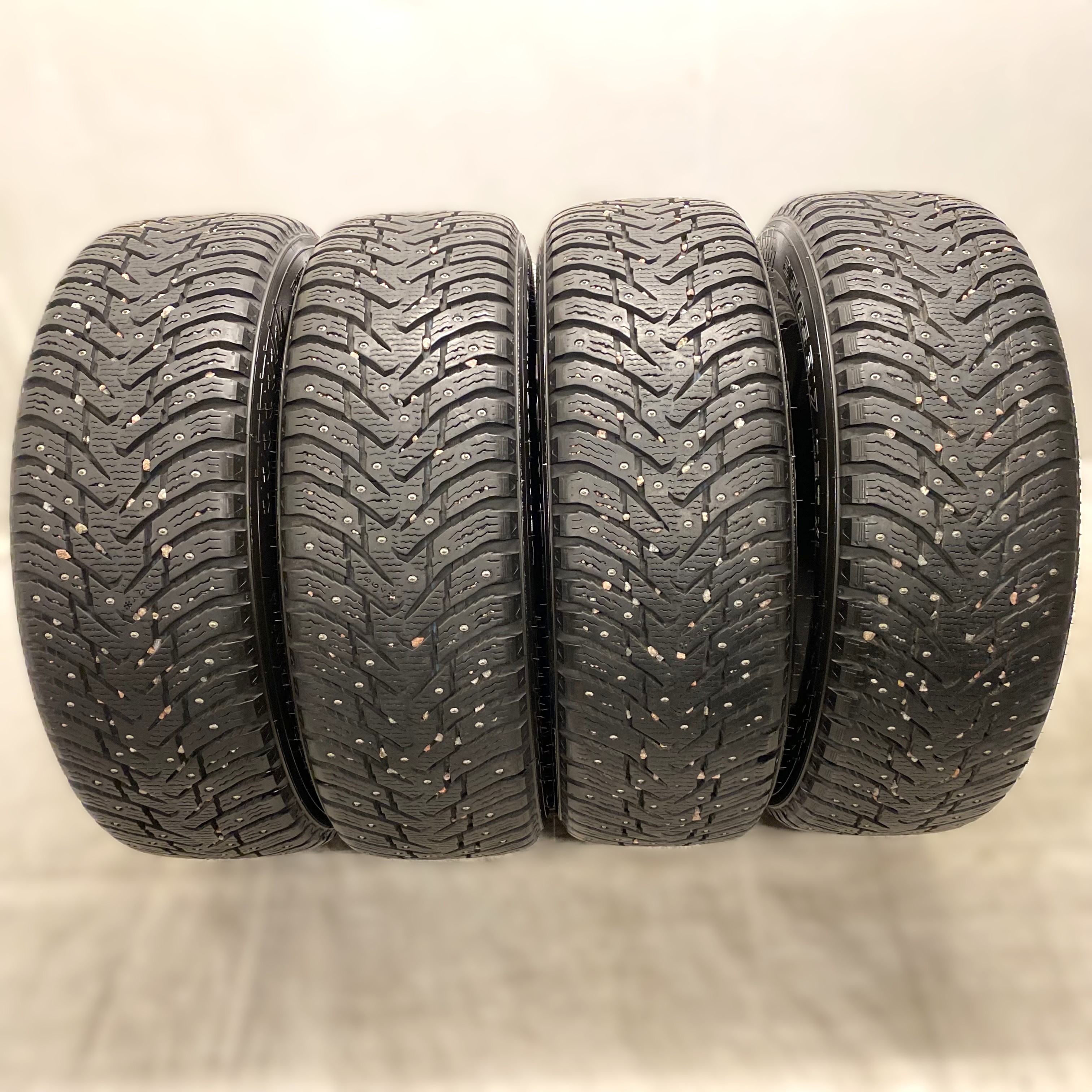 17" BEGAGNADE VINTERDÄCK DUBB | 4 st 215/65 R17 103T XL Nokian Hakkapeliitta 8 SUV | V36-2020 | 8.9mm | 8.9mm | 8.2mm | 8.2mm 
