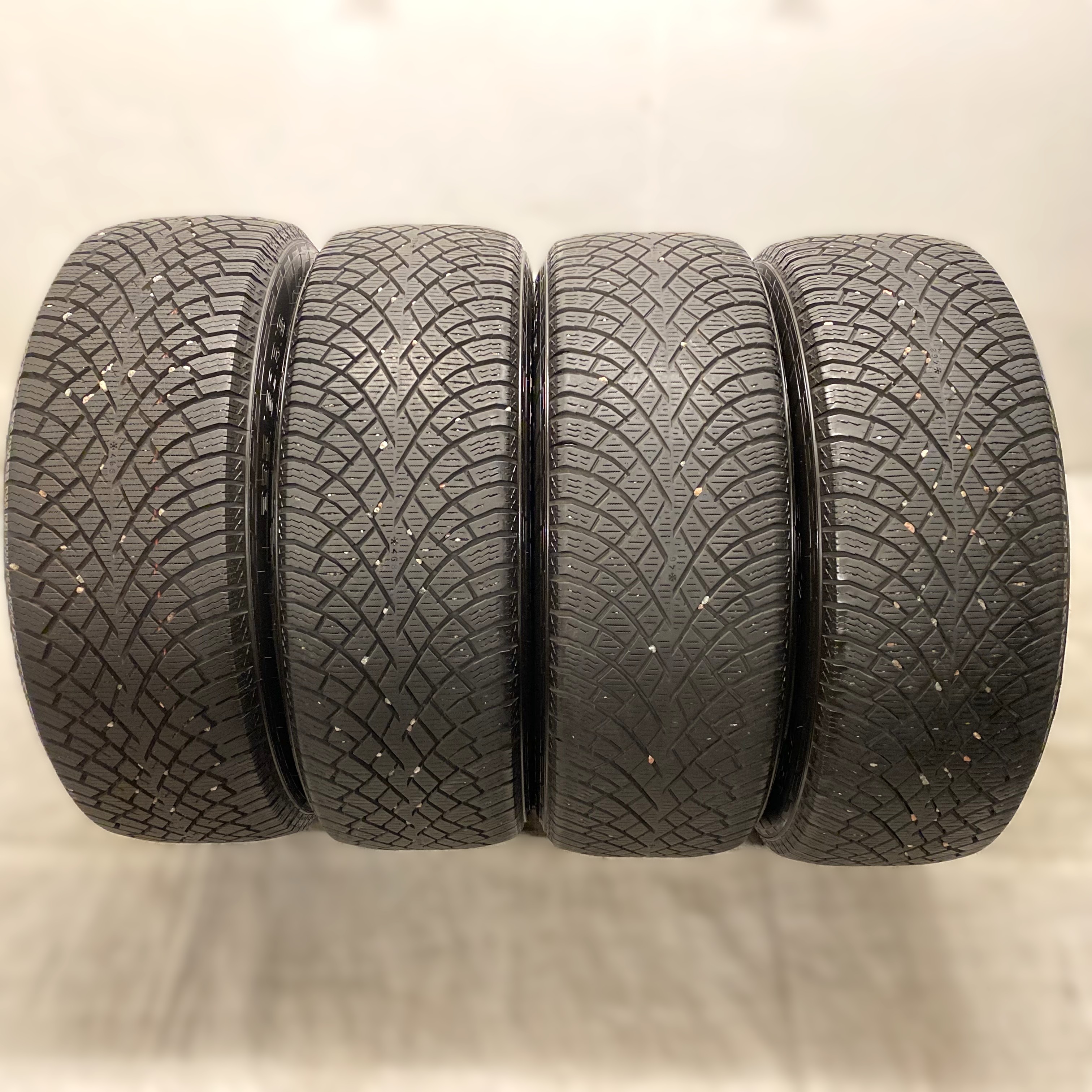 18" BEGAGNADE VINTERDÄCK M+S | 4 st 235/60 R18 107R XL Nokian Hakkapeliitta R5 SUV | V48-24 8.8mm | V29-22 7.6mm | V31-22 6.9mm | V29-22 5.4mm