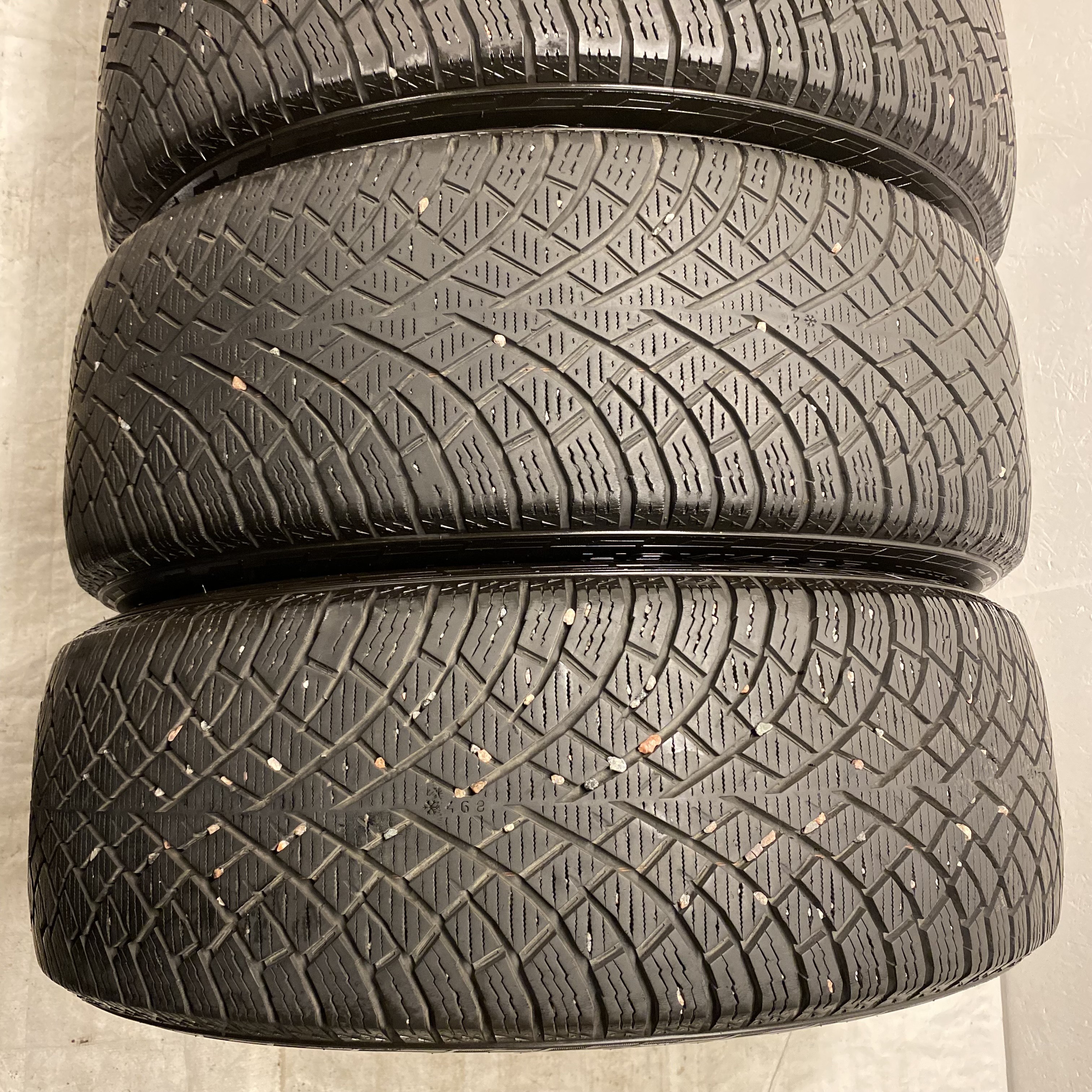 18" BEGAGNADE VINTERDÄCK M+S | 4 st 235/60 R18 107R XL Nokian Hakkapeliitta R5 SUV | V48-24 8.8mm | V29-22 7.6mm | V31-22 6.9mm | V29-22 5.4mm - 2