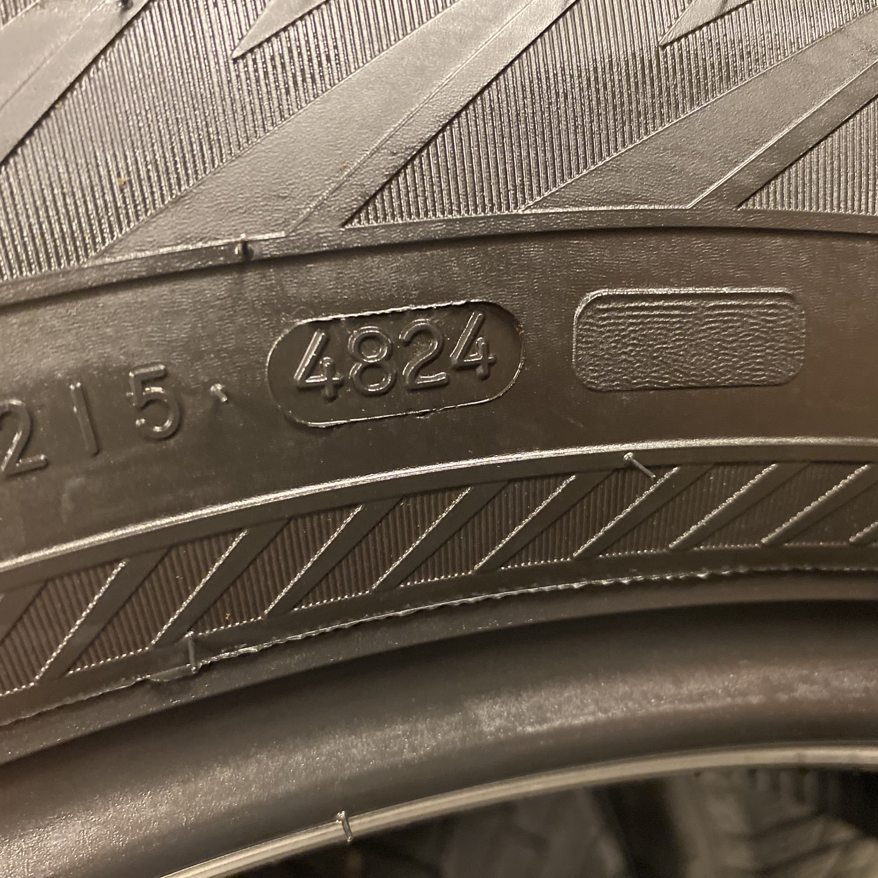 18" BEGAGNADE VINTERDÄCK M+S | 4 st 235/60 R18 107R XL Nokian Hakkapeliitta R5 SUV | V48-24 8.8mm | V29-22 7.6mm | V31-22 6.9mm | V29-22 5.4mm - 10
