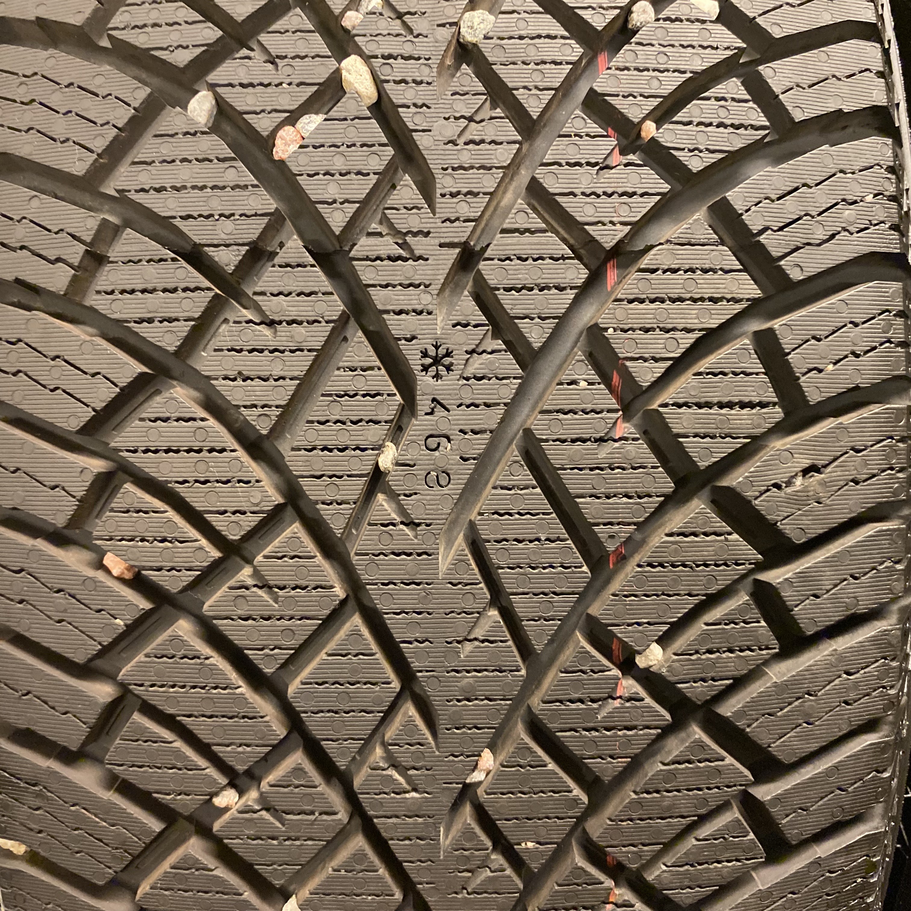 18" BEGAGNADE VINTERDÄCK M+S | 4 st 235/60 R18 107R XL Nokian Hakkapeliitta R5 SUV | V48-24 8.8mm | V29-22 7.6mm | V31-22 6.9mm | V29-22 5.4mm - 7