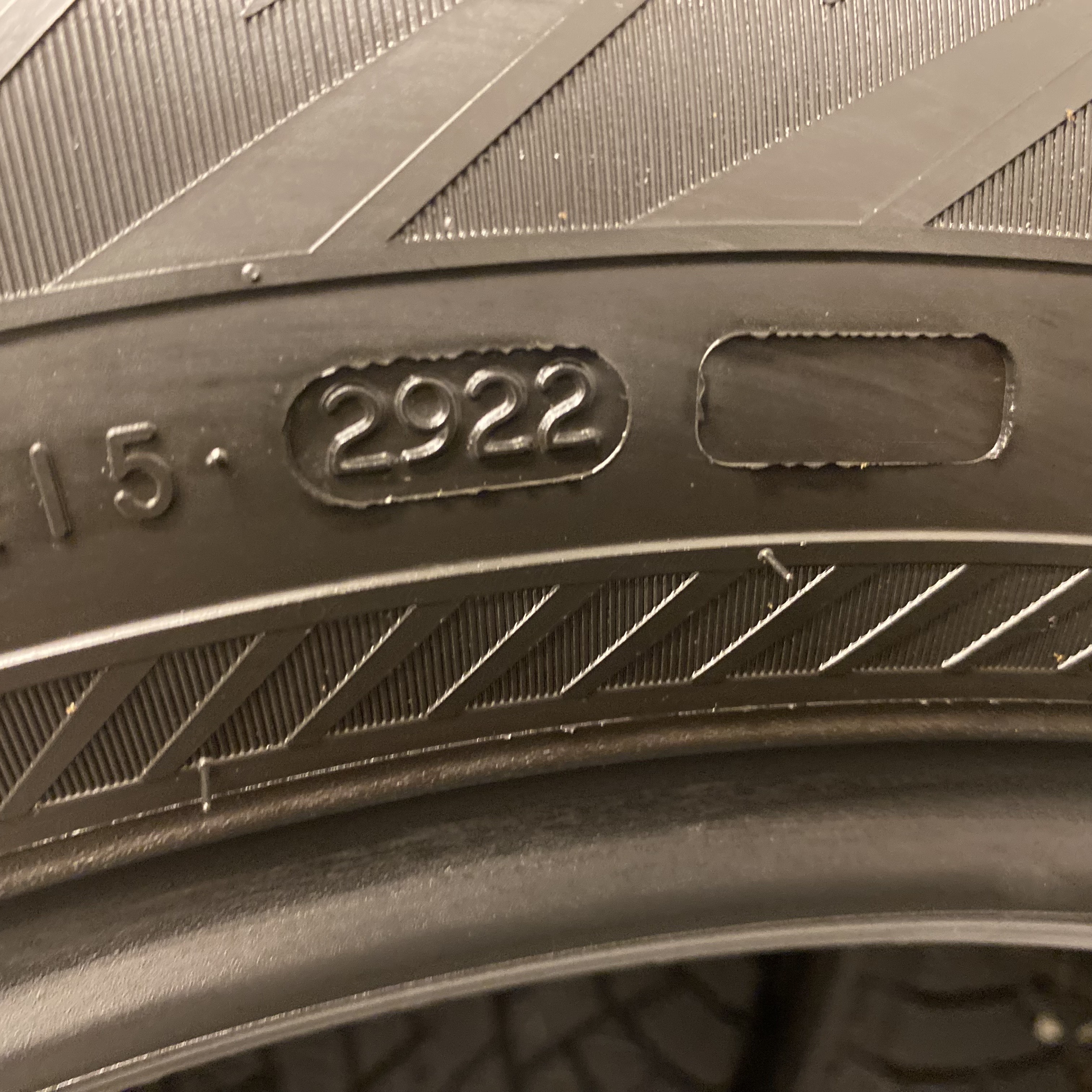 18" BEGAGNADE VINTERDÄCK M+S | 4 st 235/60 R18 107R XL Nokian Hakkapeliitta R5 SUV | V48-24 8.8mm | V29-22 7.6mm | V31-22 6.9mm | V29-22 5.4mm - 11