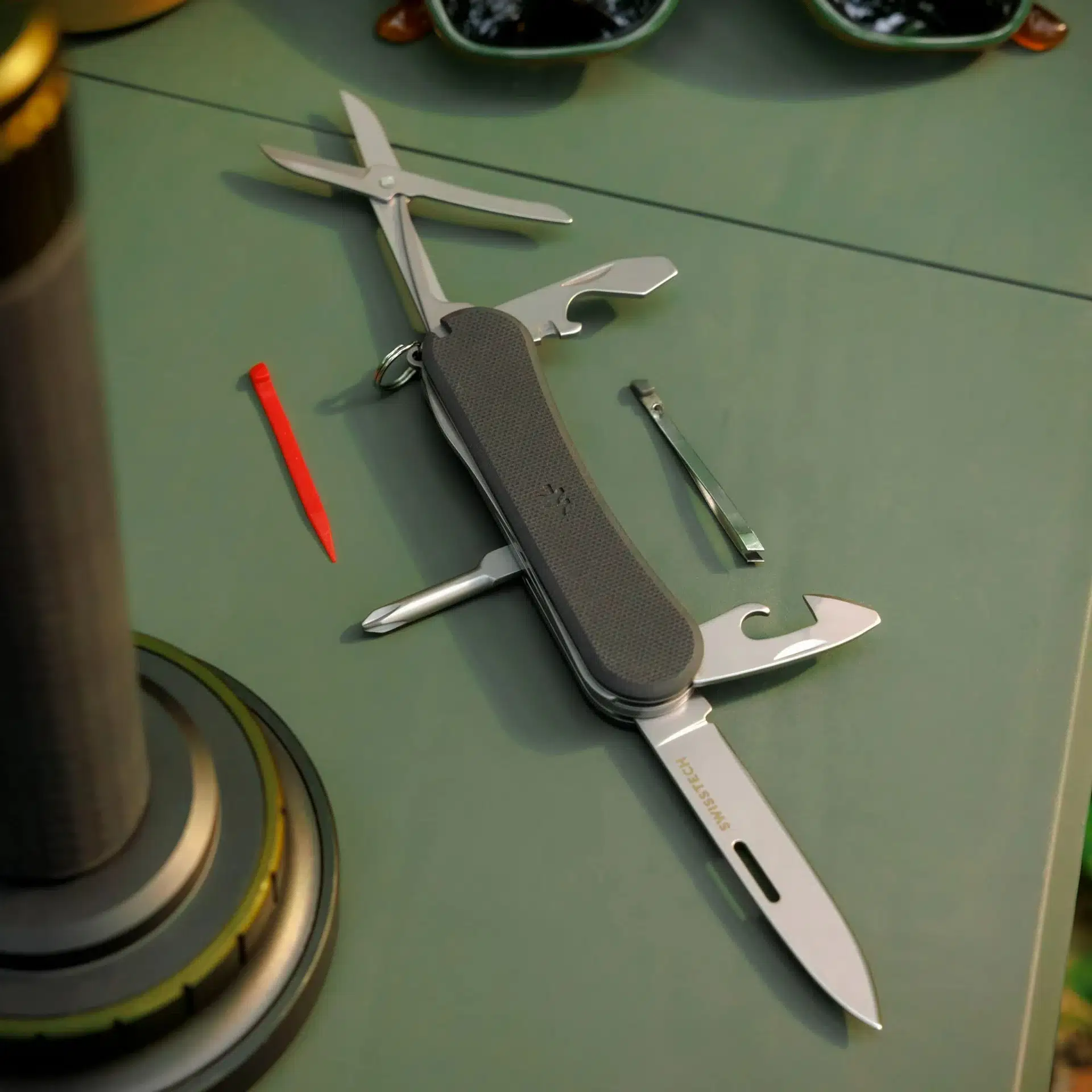 Swisstech Helfen, 12-in-1 multi-tool - 2