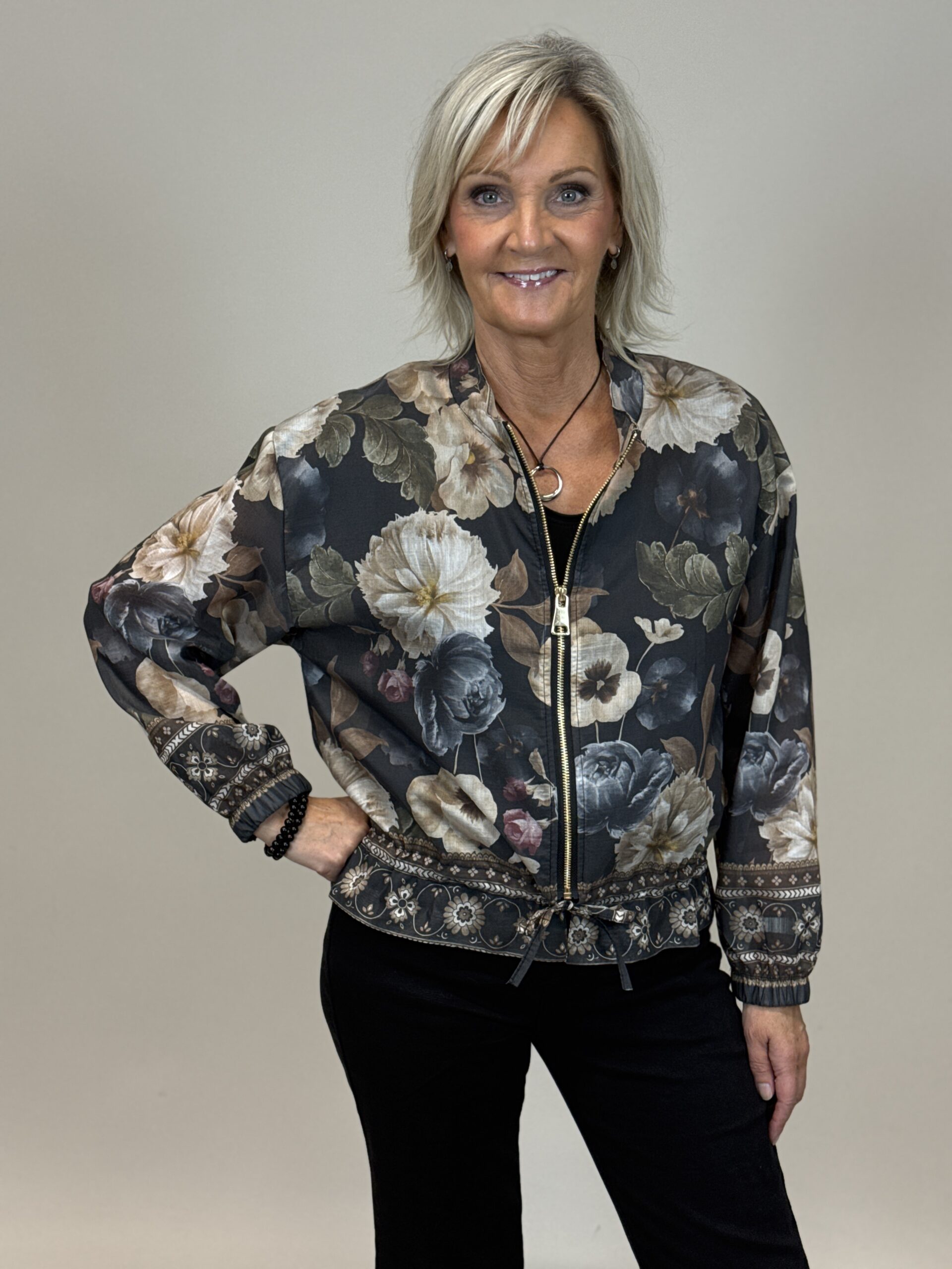 Adele Jacka, Svart- Mix By Heart