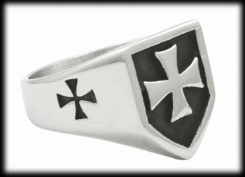 Riddarkors ring i rostfritt stål.