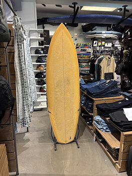 Begagnad RIK Surfboards 6'2" Twin Fin