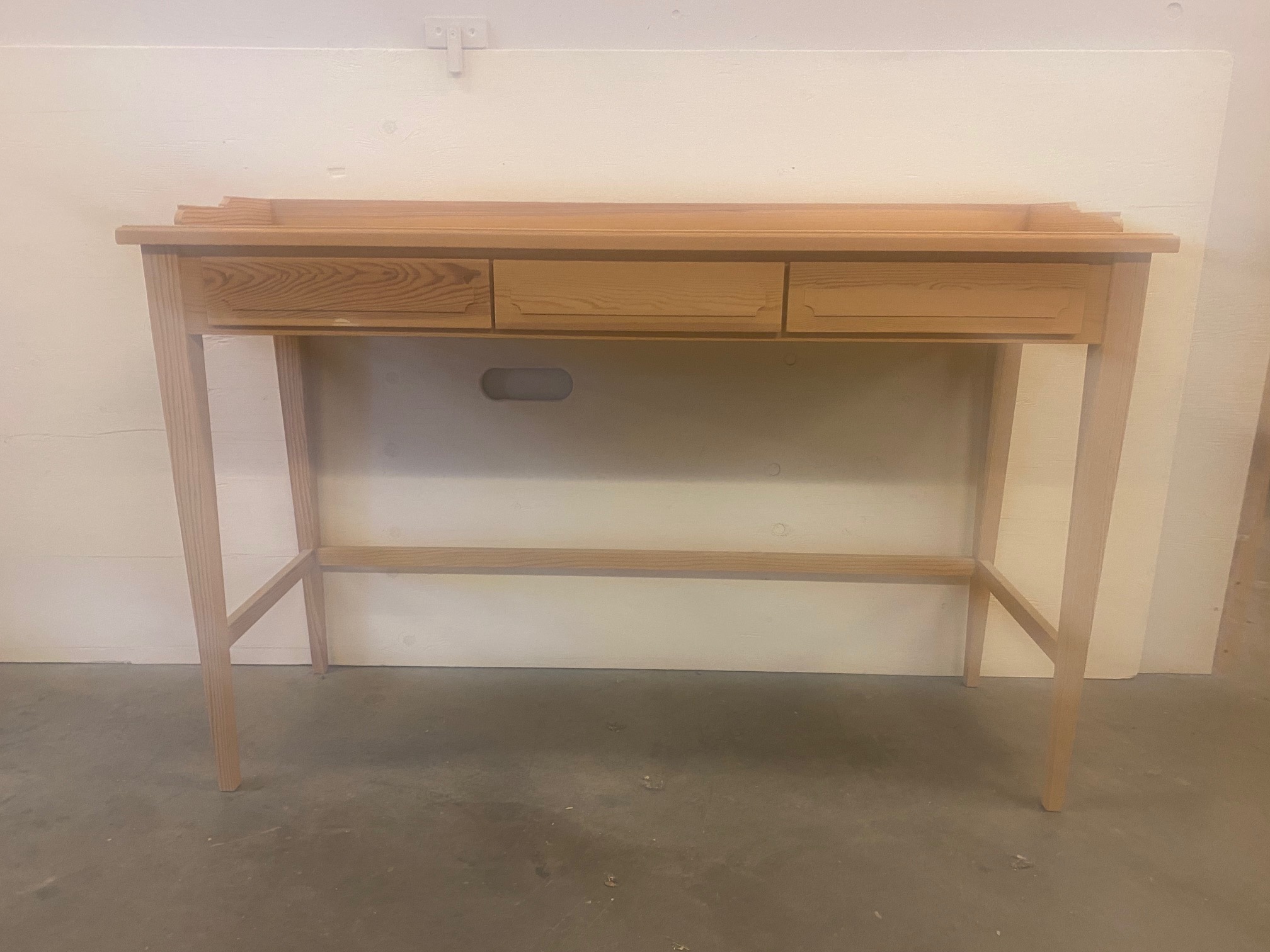 Gustavianskt sideboard med bakkant - 2