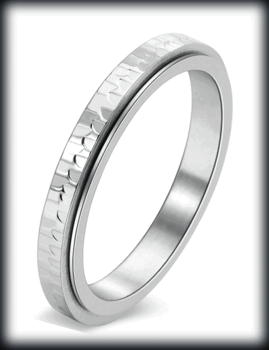 3 mm. Otroligt nätt spinner ring i rostfritt stål.