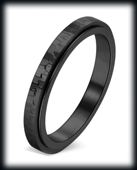 3 mm. Otroligt nätt spinner ring i svart rostfritt stål.