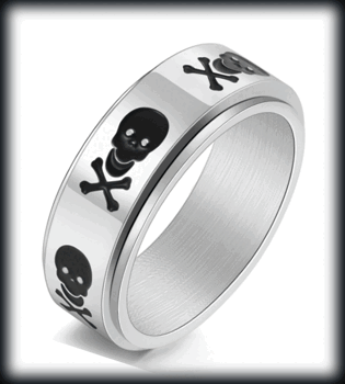 8  mm.  Spinner ring i stål med dödskallar.