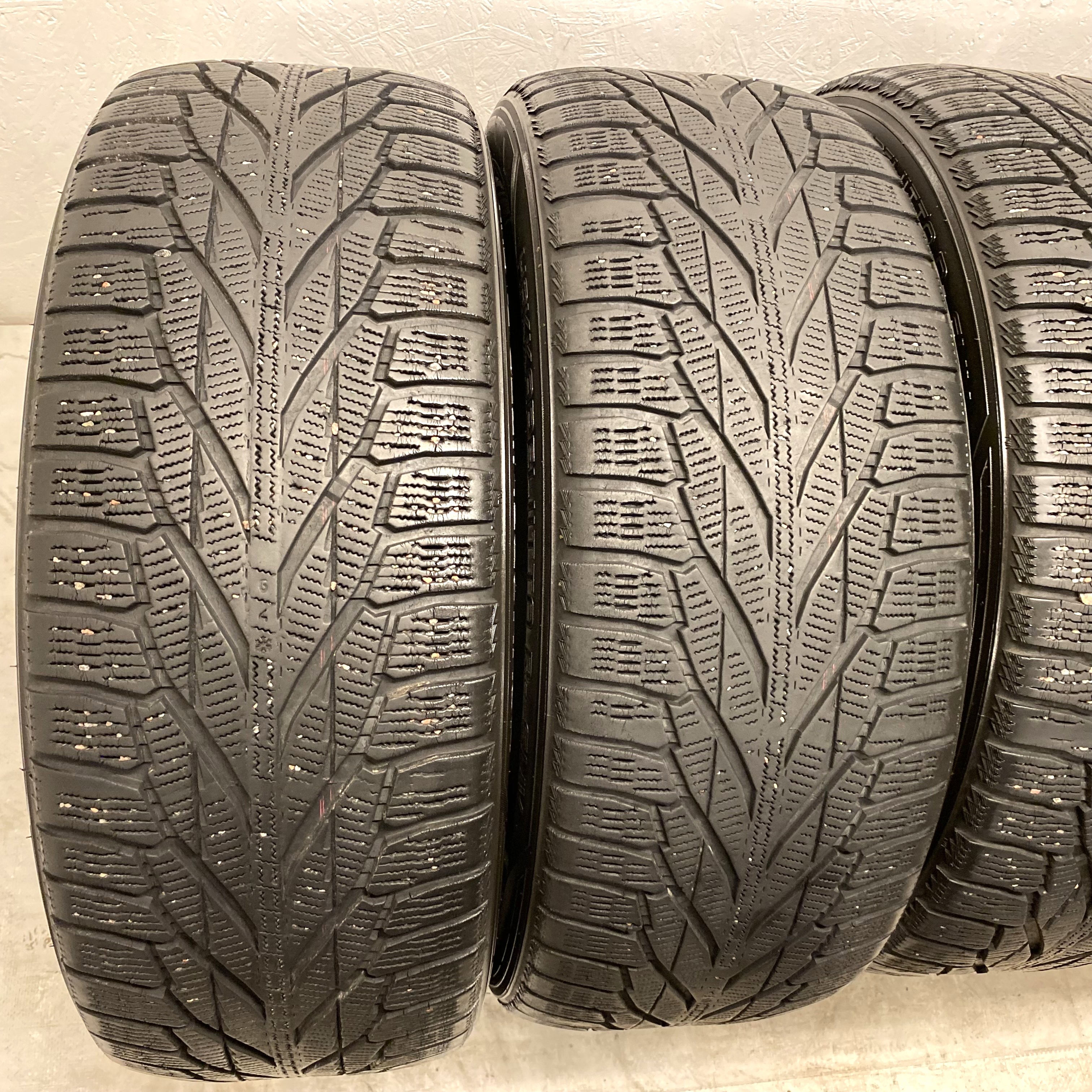 18" BEGAGNADE VINTERDÄCK M+S | 4 st 225/55 R18 102R XL Nokian Hakkapeliitta R2 SUV | V15-2015 | 6.4mm | 6.2mm | 5.8mm | 5.1mm - 3