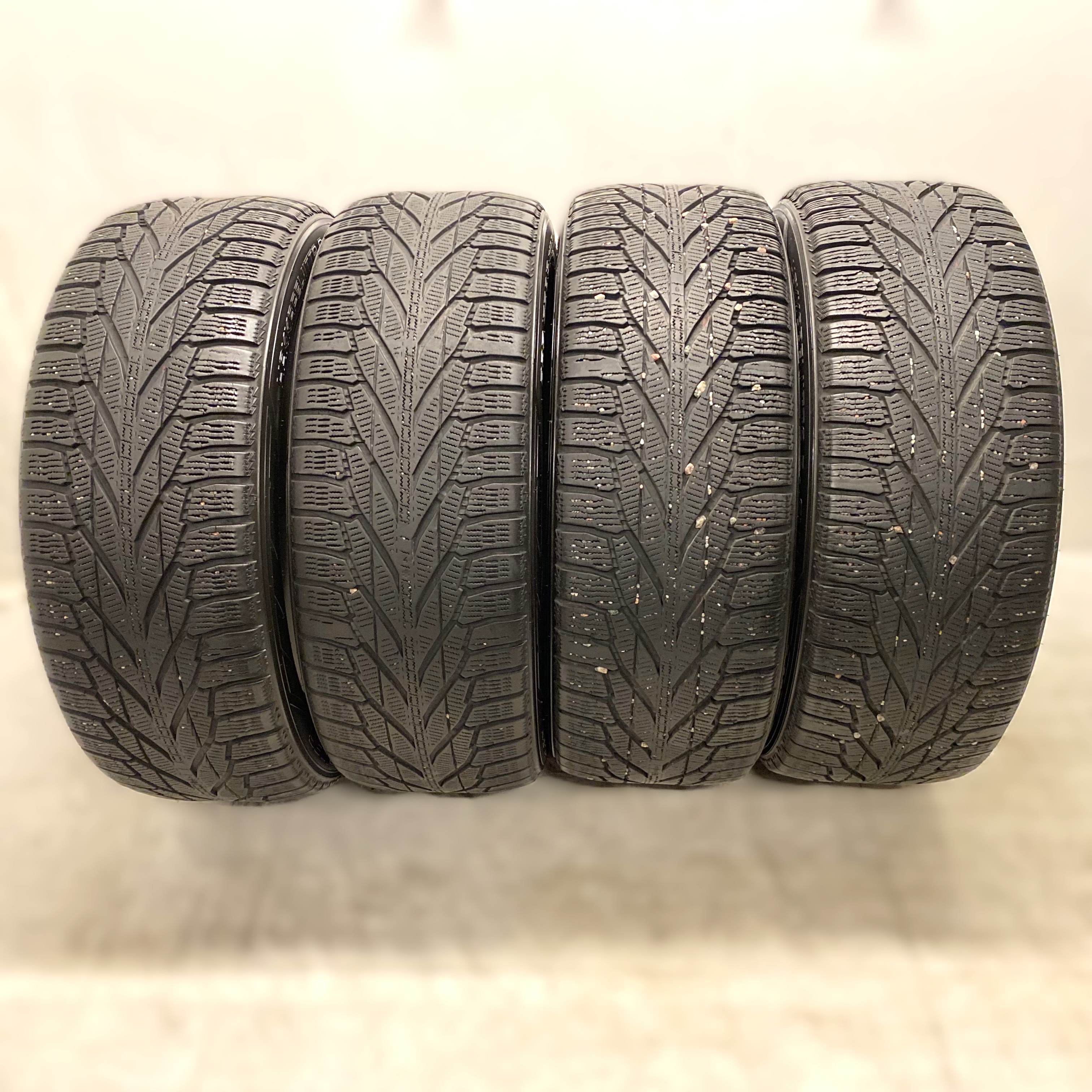 18" BEGAGNADE VINTERDÄCK M+S | 4 st 225/55 R18 102R XL Nokian Hakkapeliitta R2 SUV | V15-2015 | 6.4mm | 6.2mm | 5.8mm | 5.1mm