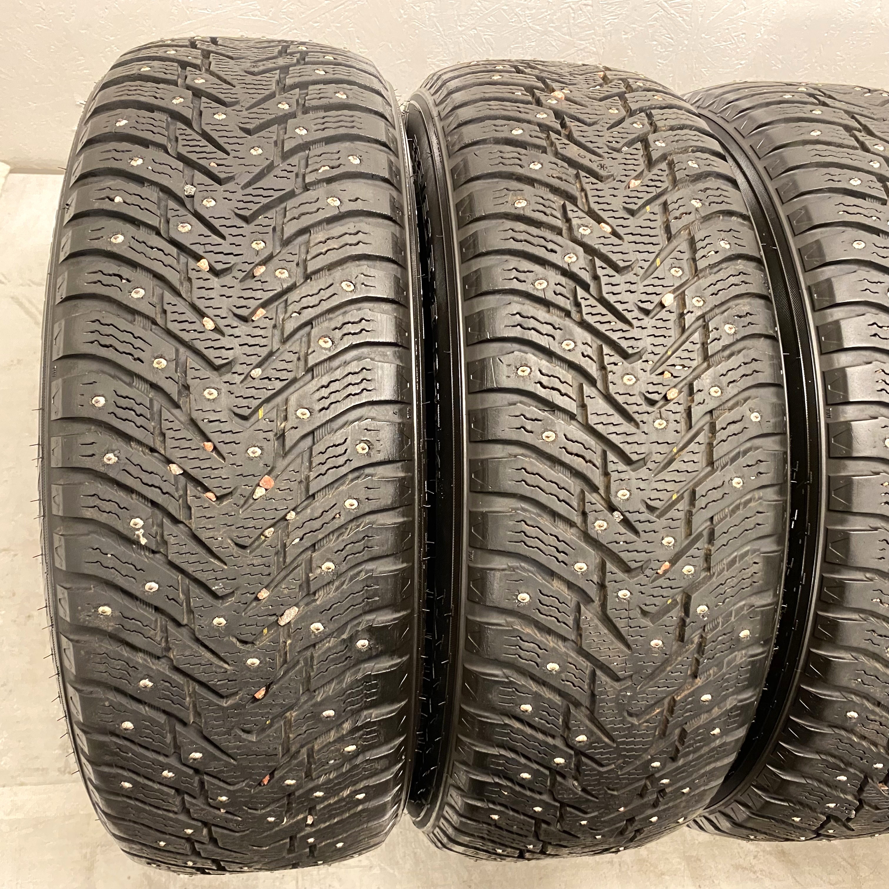 18" BEGAGNADE VINTERDÄCK DUBB | 4 st 225/60 R18 104T XL Nokian Hakkapeliitta 8 SUV | V15-2016 | 7.5mm | 7.5mm | 7.5mm | 7.5mm  - 3
